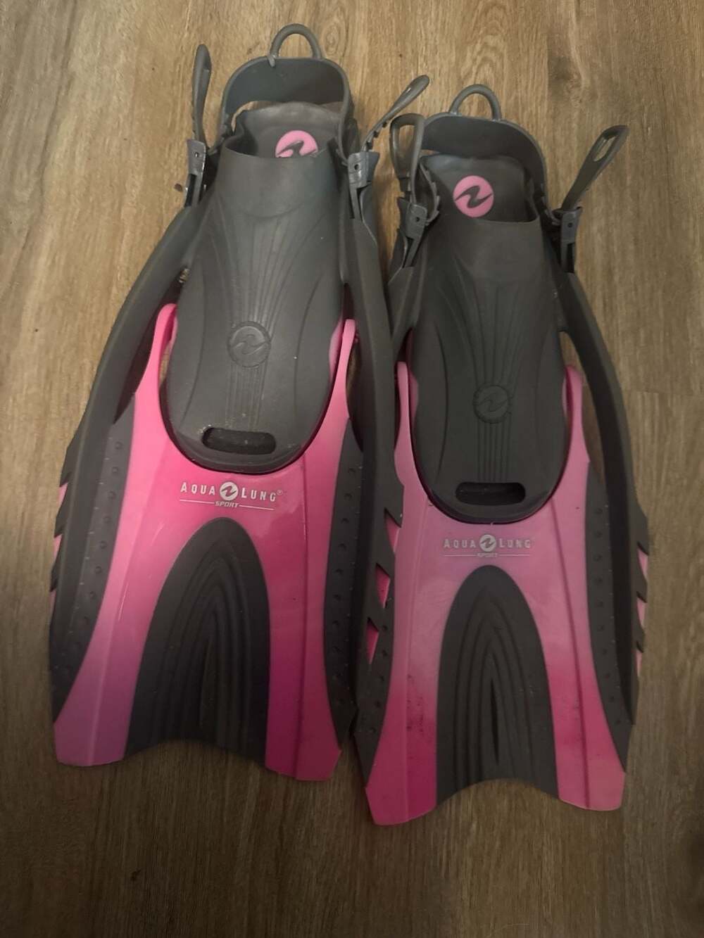 Aqua Lung Sport Pink and Gray Open Heel Snorkeling Fins Size L/XL